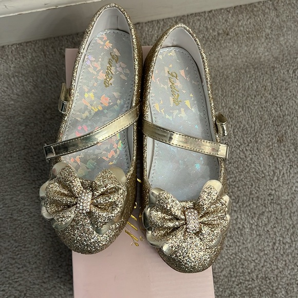 Little Girl Glitter Dress Shoe, Gold color (size: 13) - Picture 3 of 5